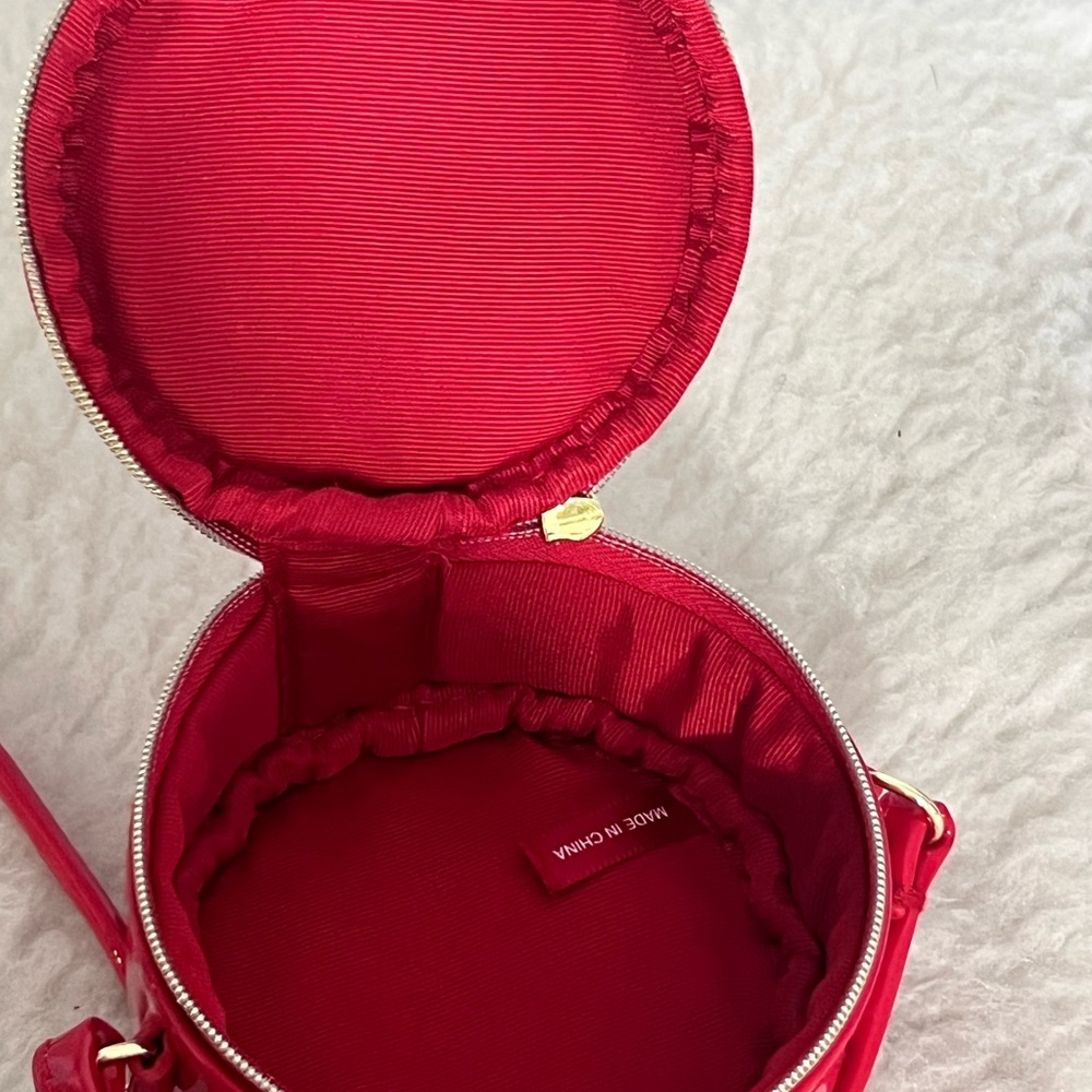 MARC JACOBS Mini 4" Red Patent glossy round crossbody NWOT - Picture 11 of 11